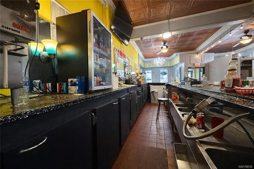 More Photos Of 1701 Pine Ave, Niagara Falls Restaurant For Sale