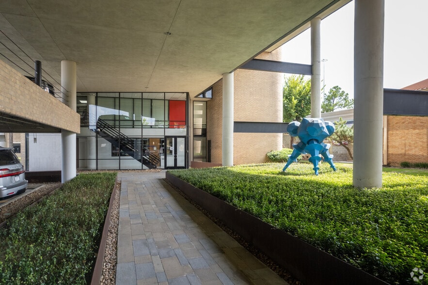 More Photos Of 2855 Mangum Rd, Houston Office For Lease