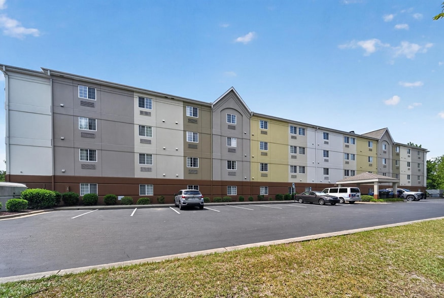 More Photos Of 1055 Waterford Commons Rd, Greenville Hotel For Sale