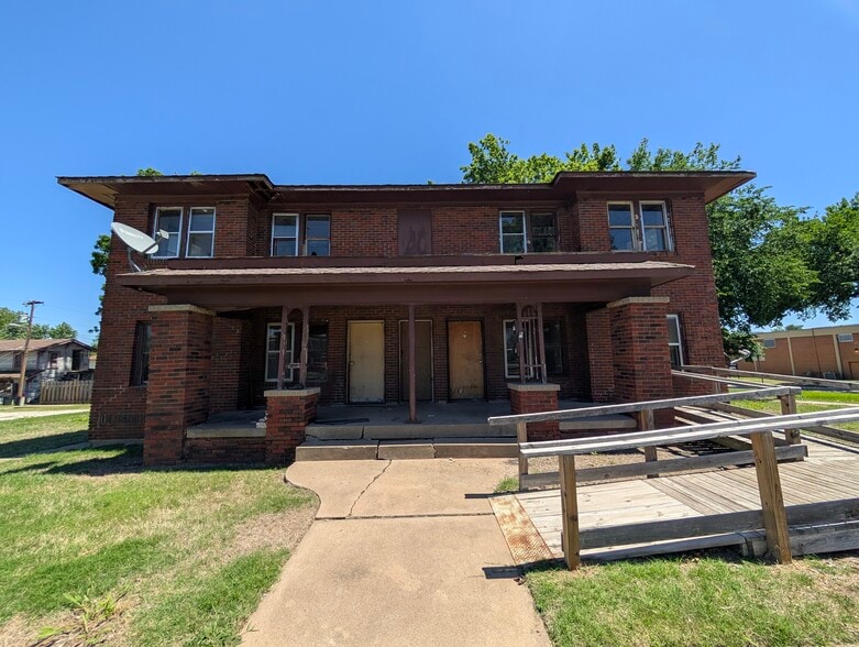 Primary Photo Of 101 N 7th St, Ponca City Multifamily For Sale