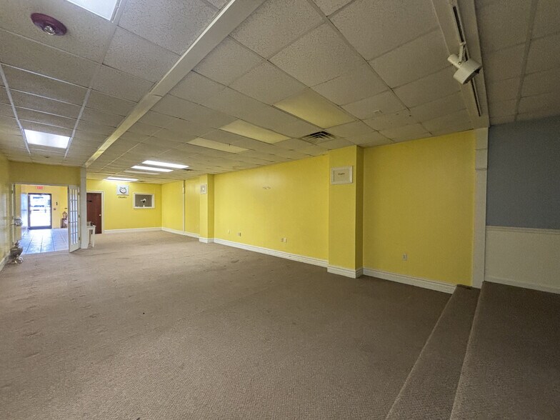 More Photos Of 808 English Rd, High Point Office For Lease