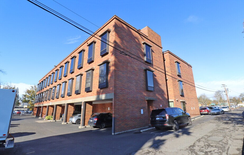 More Photos Of 777 High St, Eugene Office For Lease