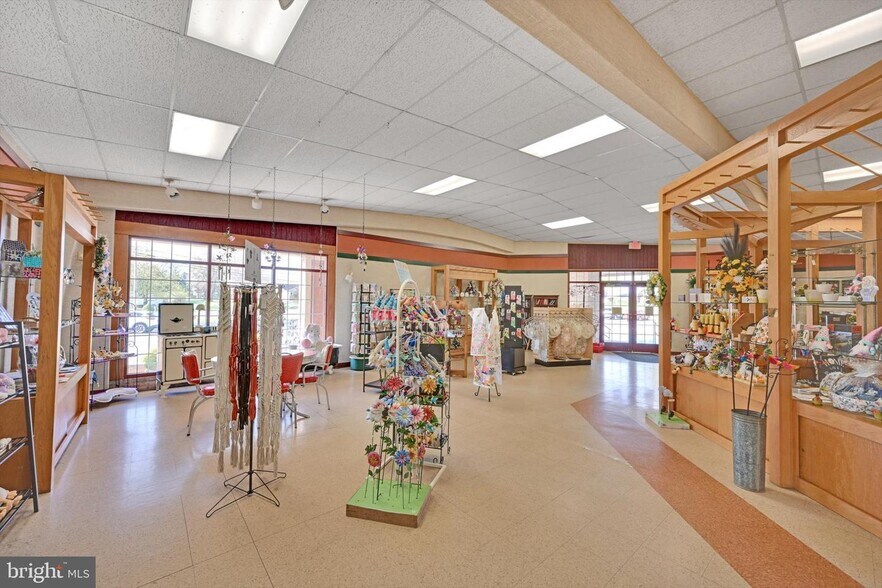 More Photos Of 501 W Washington Ave, Myerstown General Retail For Sale