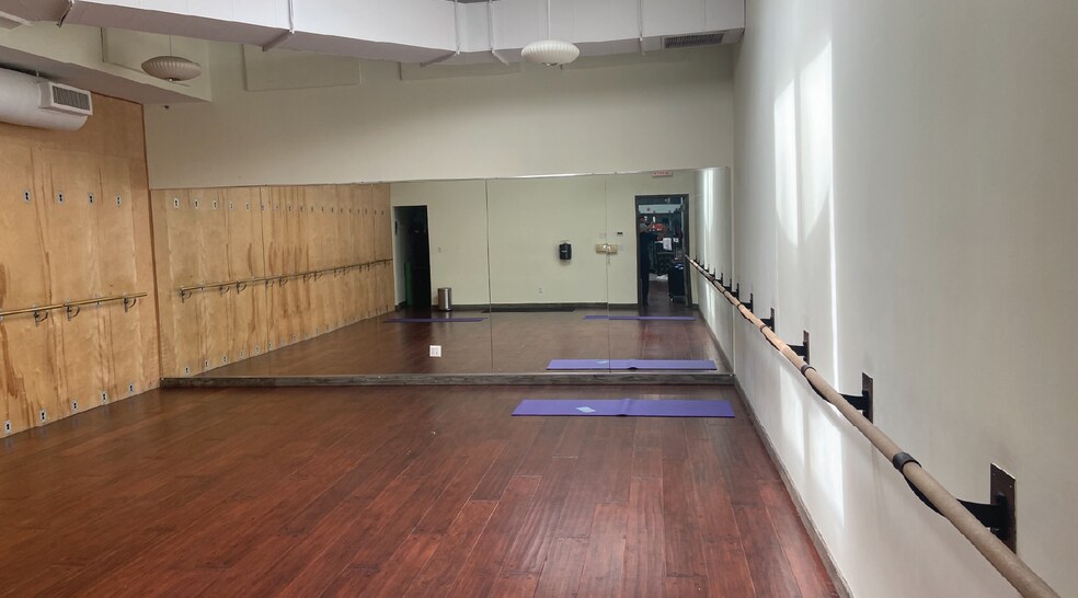 More Photos Of 1014 47th Rd, Long Island City Storefront Retail Office For Lease