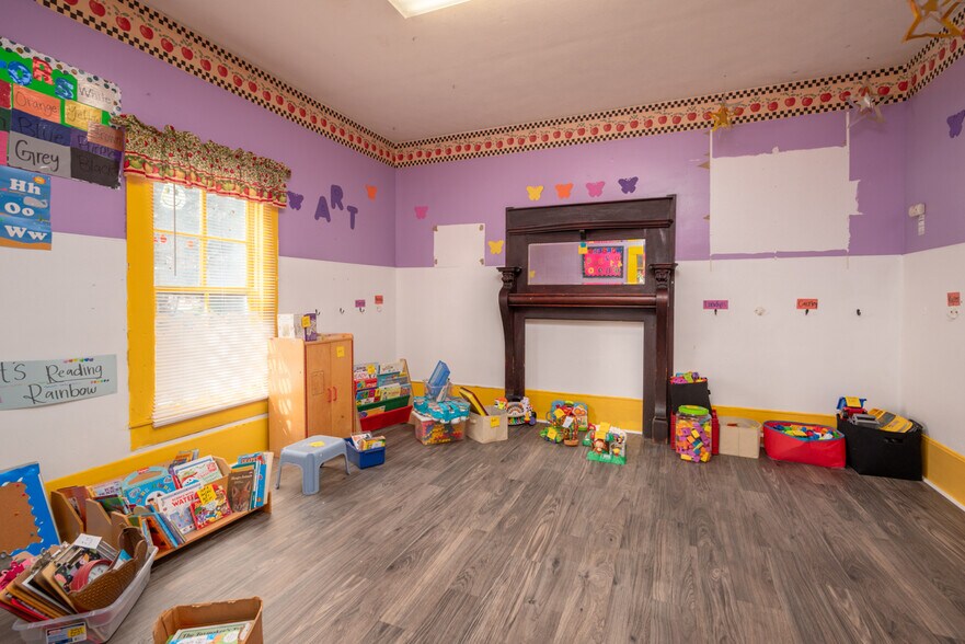 More Photos Of 128 Old West Point Rd, Starkville Daycare Center For Sale