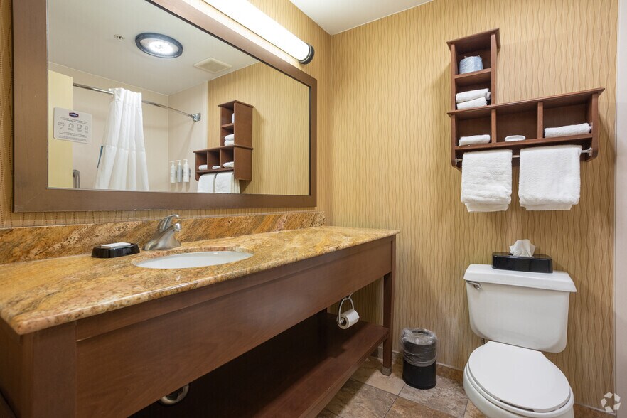 More Photos Of 1150 Riverside Dr, Battle Creek Hotel For Sale