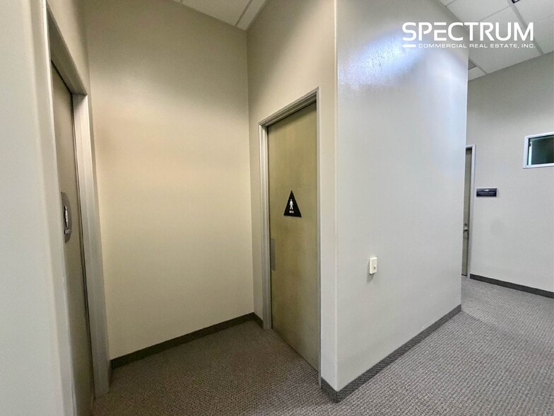 More Photos Of 27951 Smyth Dr, Valencia Office For Sale