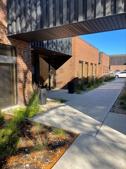 More Photos Of 11 W College Dr, Arlington Heights Flex For Sale