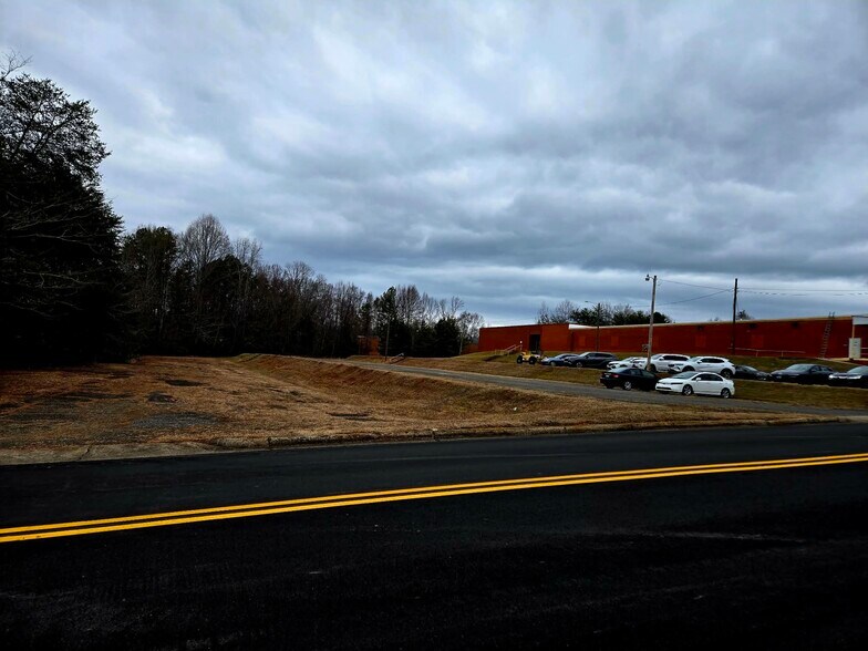 More Photos Of 900 W Academy St, Cherryville Manufacturing For Sale