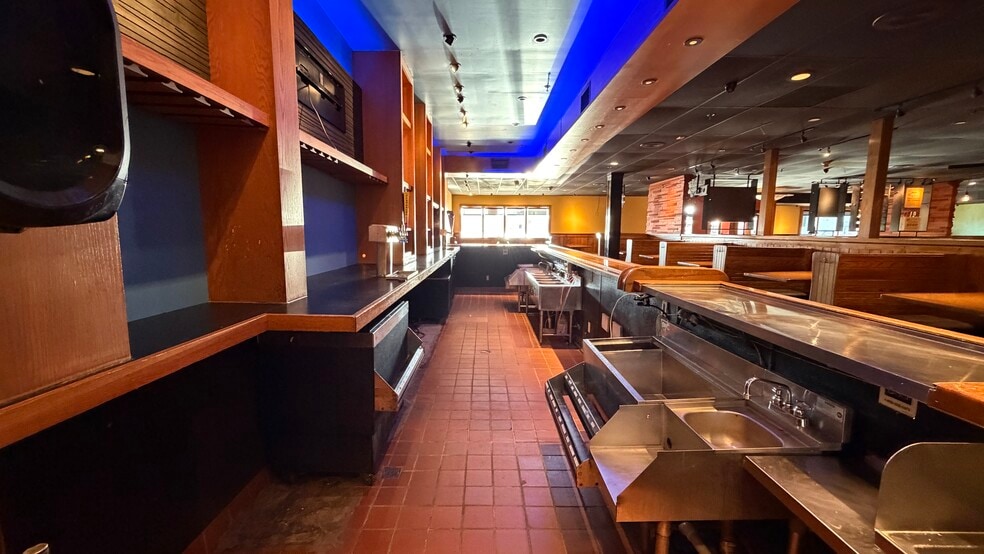 More Photos Of 2124-2162 Merrick Ave, Merrick Unknown For Lease