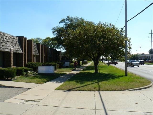 More Photos Of 27500 Hoover Rd, Warren Medical For Lease
