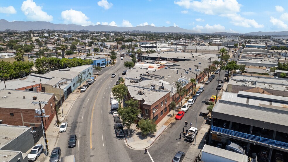 More Photos Of 3301 E 14th St, Los Angeles Warehouse For Sale