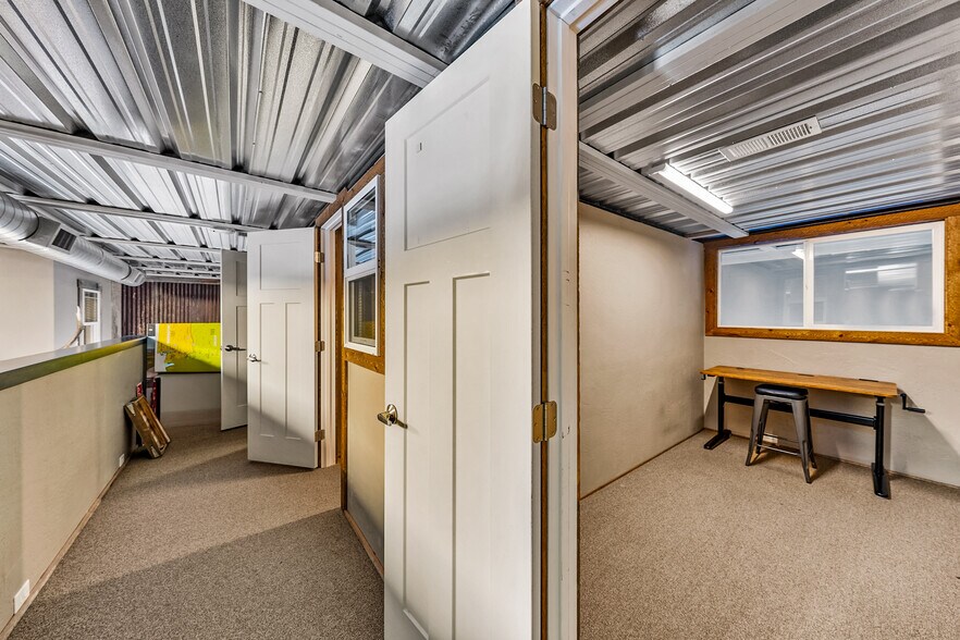 More Photos Of 3811 Crater Lake Hwy, Medford Warehouse For Sale