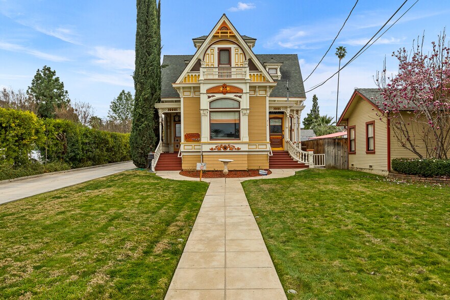 Primary Photo Of 214 E Olive Ave, Redlands Office For Sale