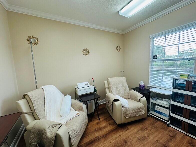 More Photos Of 305 Kingsley Lake Dr, Saint Augustine Medical For Lease