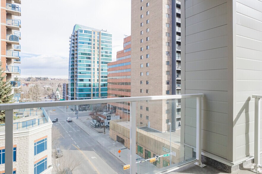 More Photos Of 909 5 Av SW, Calgary Apartments For Lease