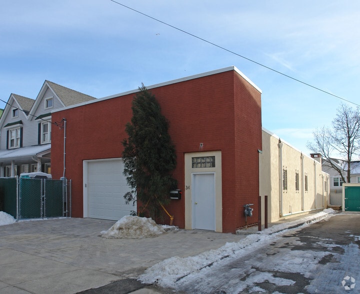 More Photos Of 34 Baxter Ave, Stamford Warehouse For Sale