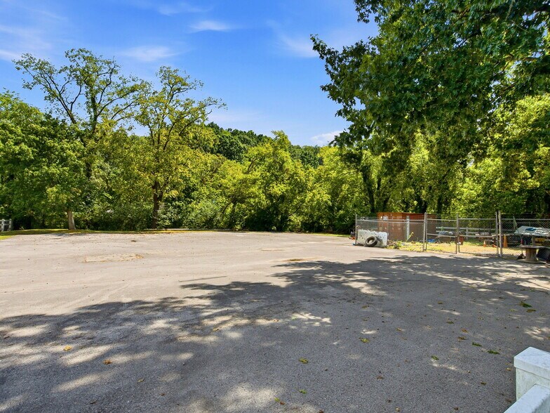 More Photos Of 1063 Louisville Hwy, Goodlettsville Flex For Sale