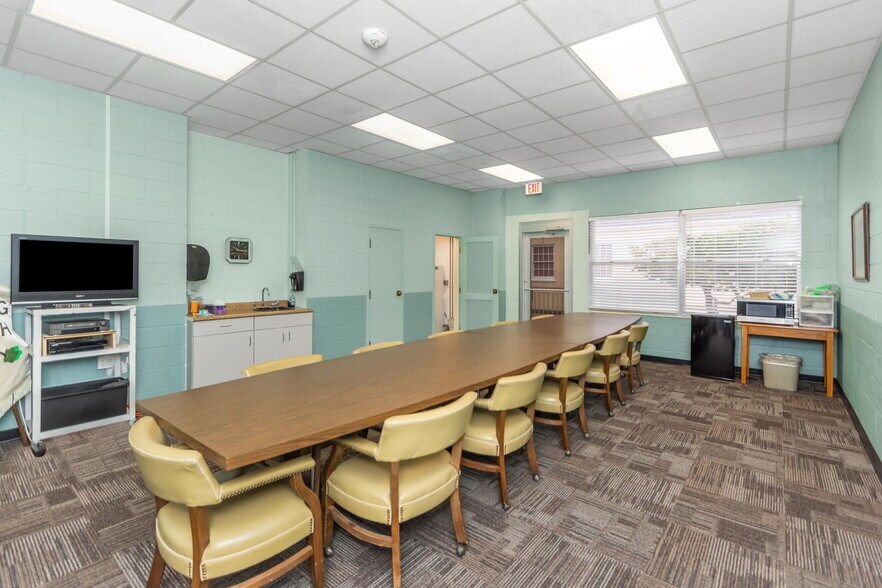 More Photos Of 411 Turner St, Clearwater Schools For Lease