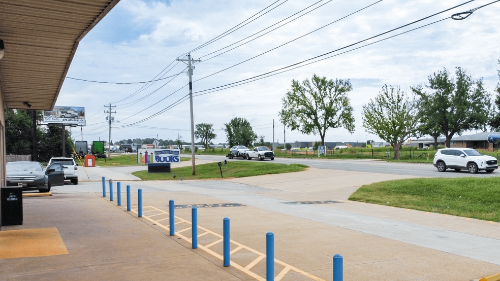 More Photos Of 406 E Henri De Tonti Blvd, Springdale Storefront For Lease