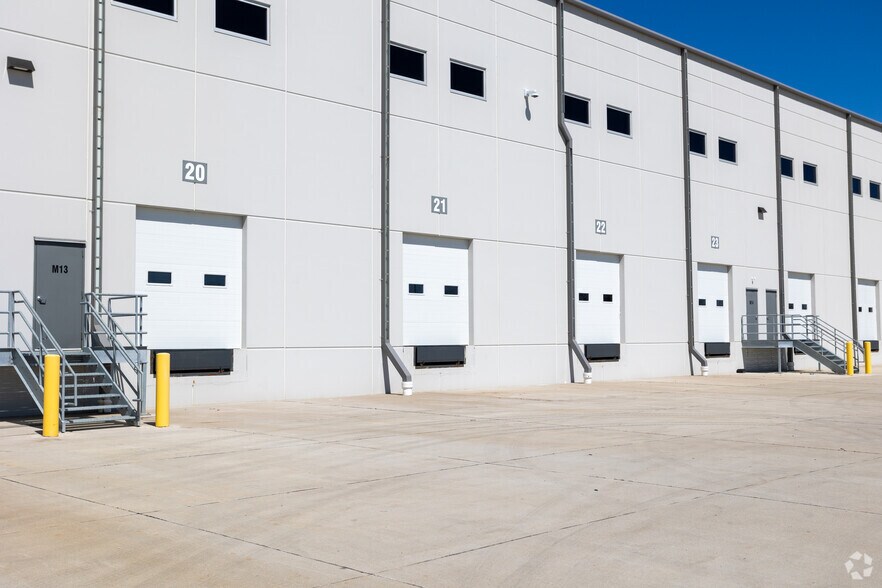 More Photos Of 7305 SE Crosswinds Dr, Ankeny Distribution For Lease