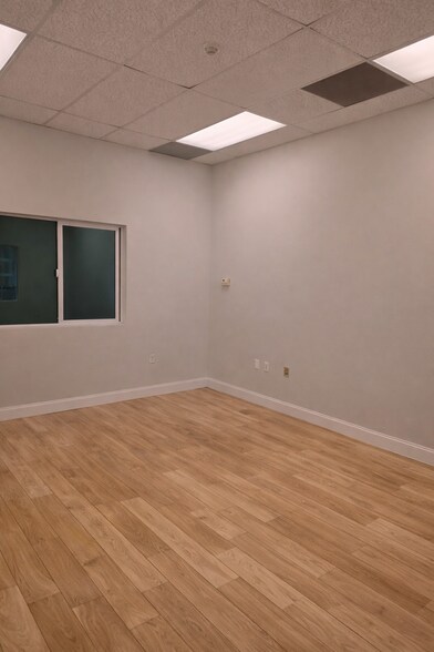 More Photos Of 537-551 W Tefft St, Nipomo Storefront For Lease