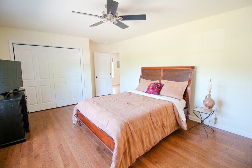 More Photos Of 368 E Main St, Middletown Restaurant For Sale