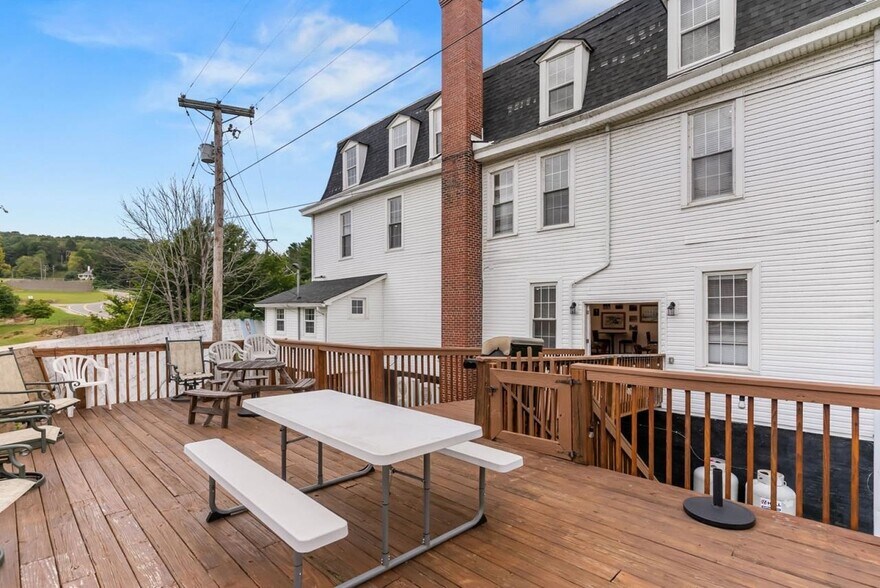 More Photos Of 509 W Main St, Fries Hotel For Sale