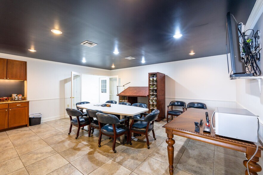 More Photos Of 101 Menard Rd, Houma Light Manufacturing For Lease