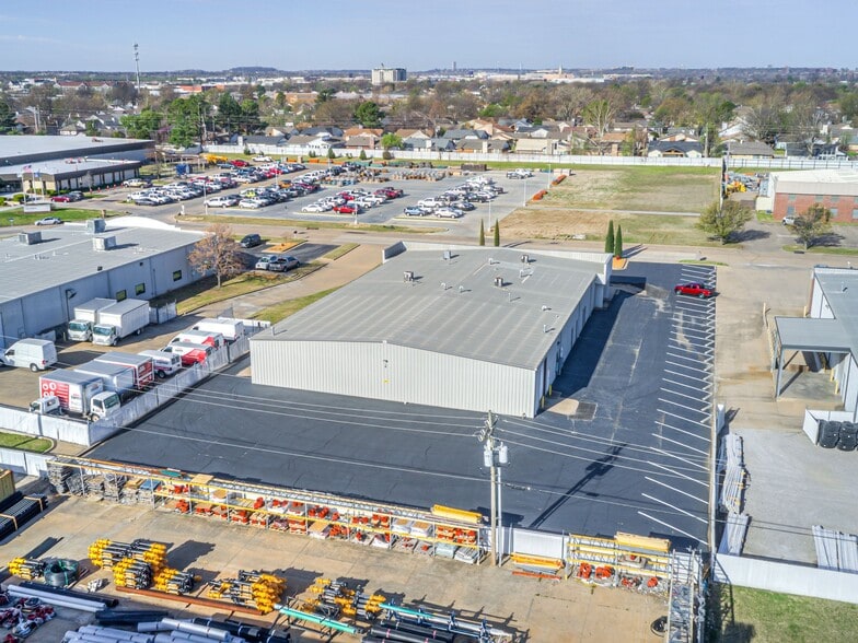 More Photos Of 1827 N Yellowood Ave, Broken Arrow Light Distribution For Lease
