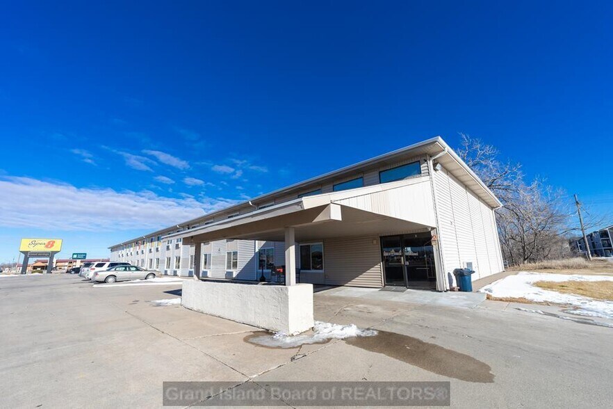 More Photos Of 3205 S Locust St, Grand Island Hotel For Sale