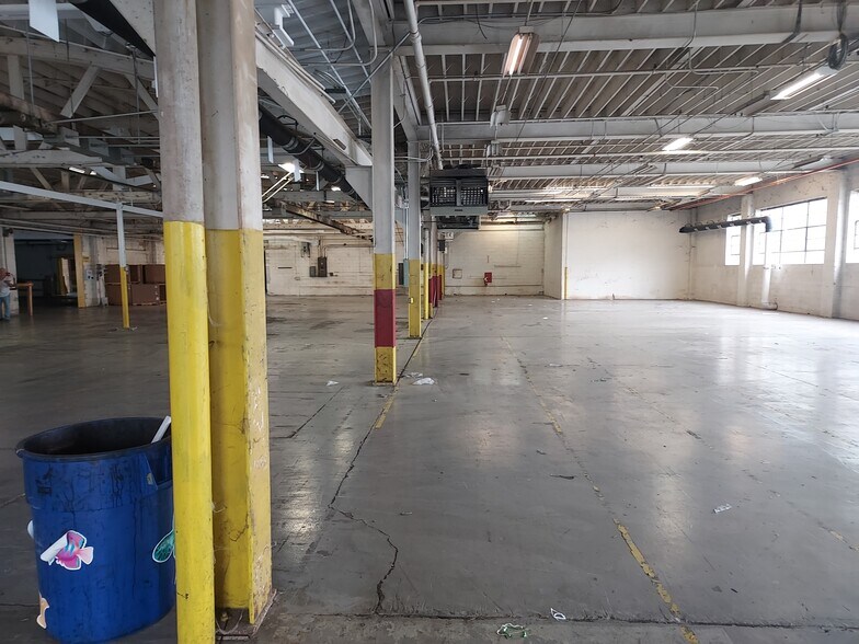More Photos Of 111 E Broad St, South Whitley Warehouse For Sale