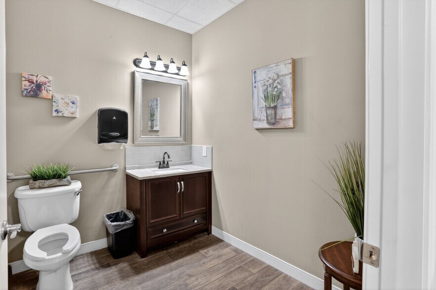 More Photos Of 1595 Access Rd, Covington Storefront For Sale