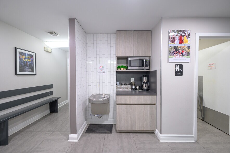 More Photos Of 10181 NW 58th St, Miami Warehouse For Lease