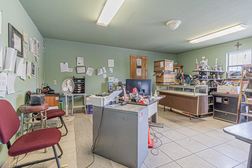 More Photos Of 705 Roosevelt Ave, San Antonio Sports And Entertainment For Sale