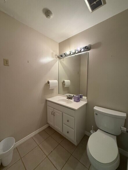 More Photos Of 5550 26th St, Bradenton Medical For Sale
