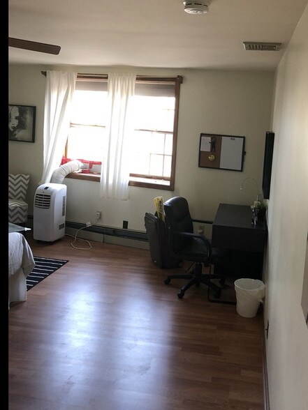 More Photos Of 75-77 Paterson Ave, Wallington Warehouse For Lease