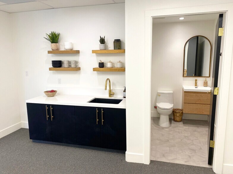 More Photos Of 1525 State St, Santa Barbara Serviced Offices For Sale