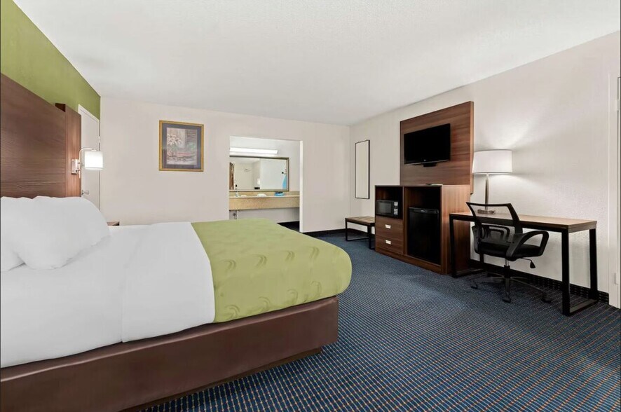 More Photos Of 1205 S Martin Luther King Blvd, Americus Hotel For Sale