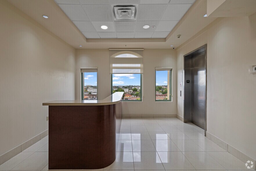 More Photos Of 2387 W 68th St, Hialeah Medical For Lease