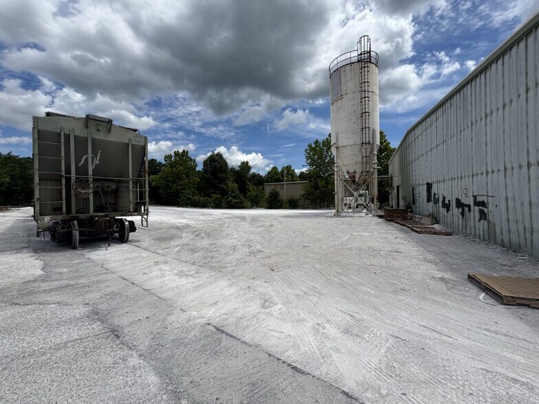 More Photos Of 7015 Highway 271 S, Fort Smith Distribution For Sale