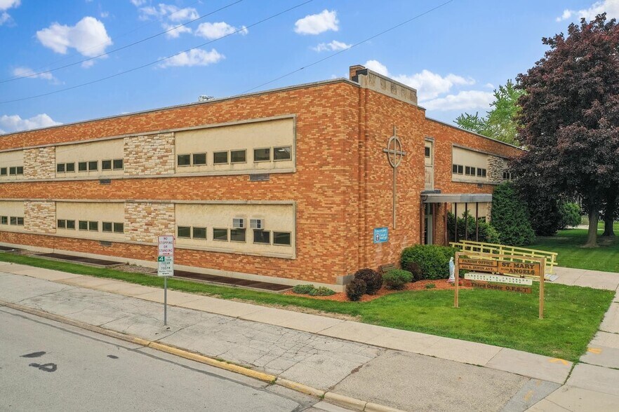 Primary Photo Of 650 S Irwin Ave, Green Bay Schools For Sale