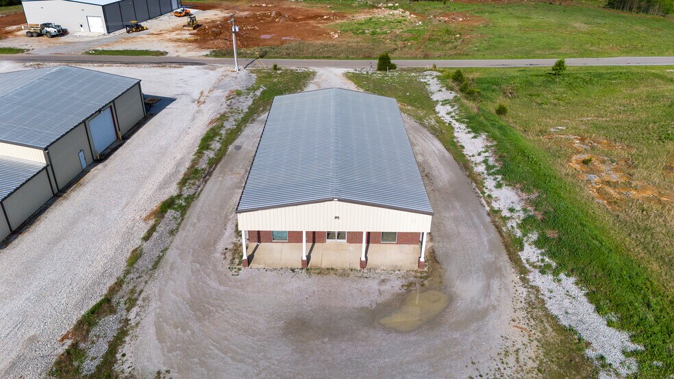 More Photos Of 206 N Thurston Dr, Russellville Warehouse For Sale