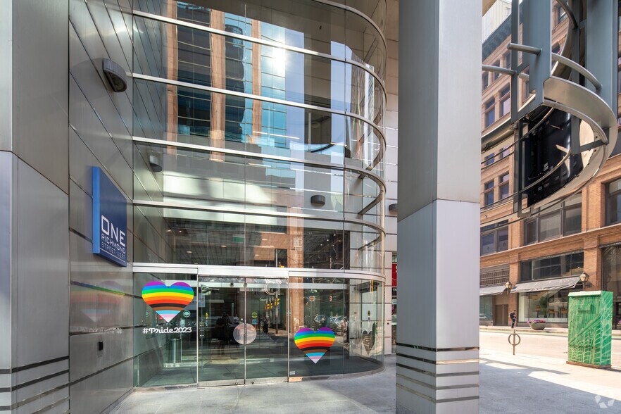More Photos Of 1 Richmond St W, Toronto Office For Lease
