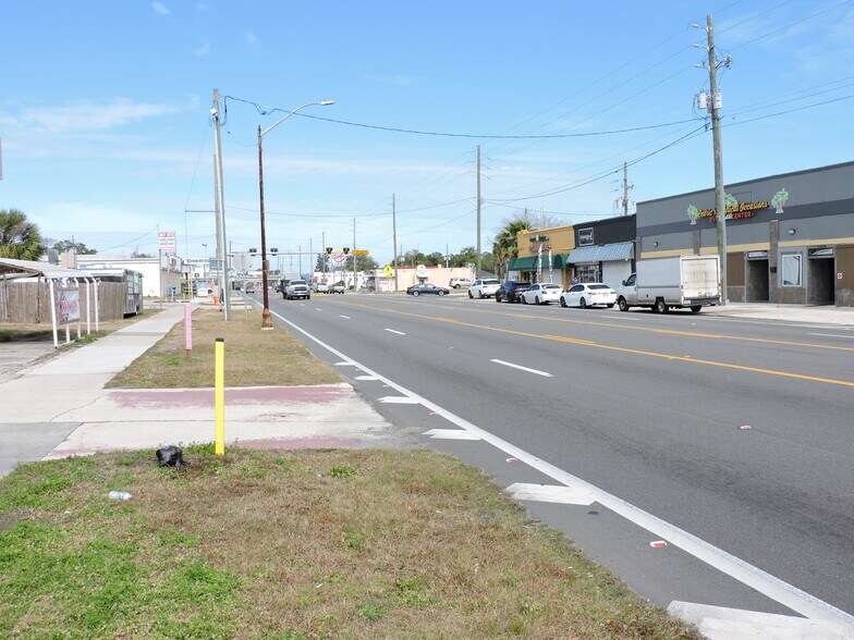 More Photos Of 2504 Main St, Jacksonville Freestanding For Sale