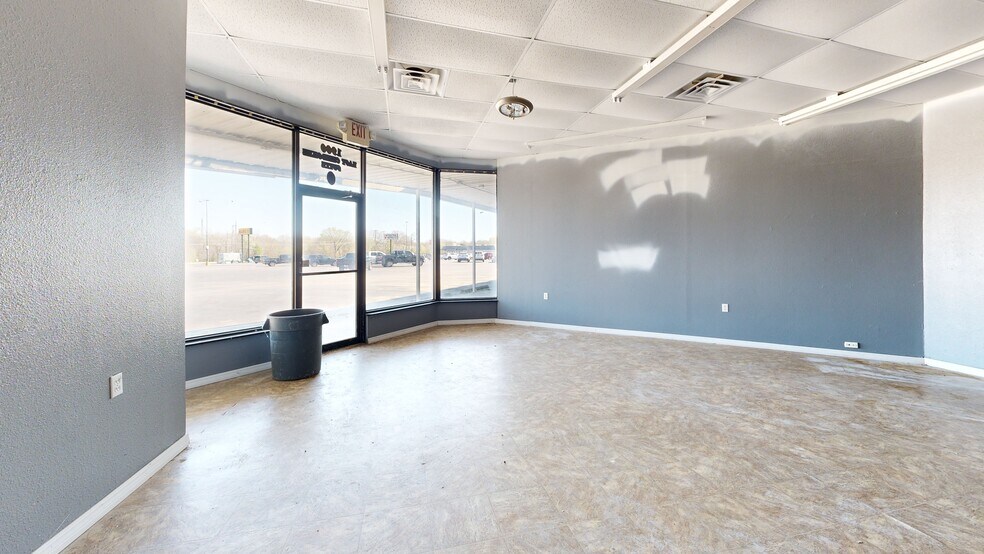 More Photos Of 1900 E Cherokee Ave, Sallisaw Storefront For Sale