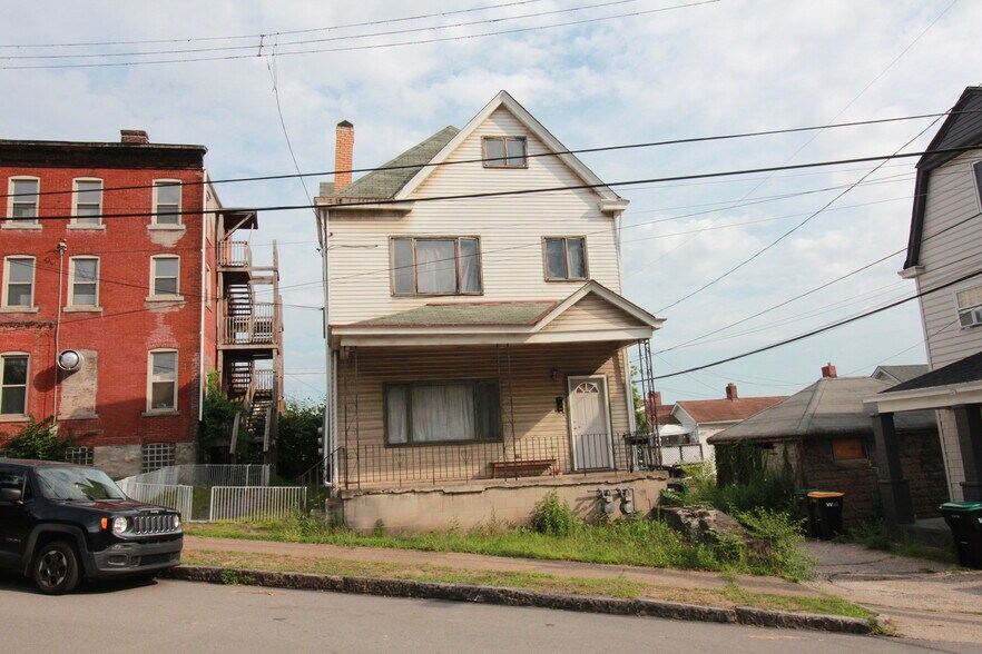 More Photos Of 900 Island Ave, McKees Rocks General Retail For Sale