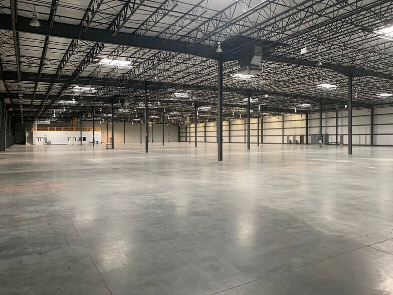 More Photos Of 221 Progress Pky, Franklin Warehouse For Lease