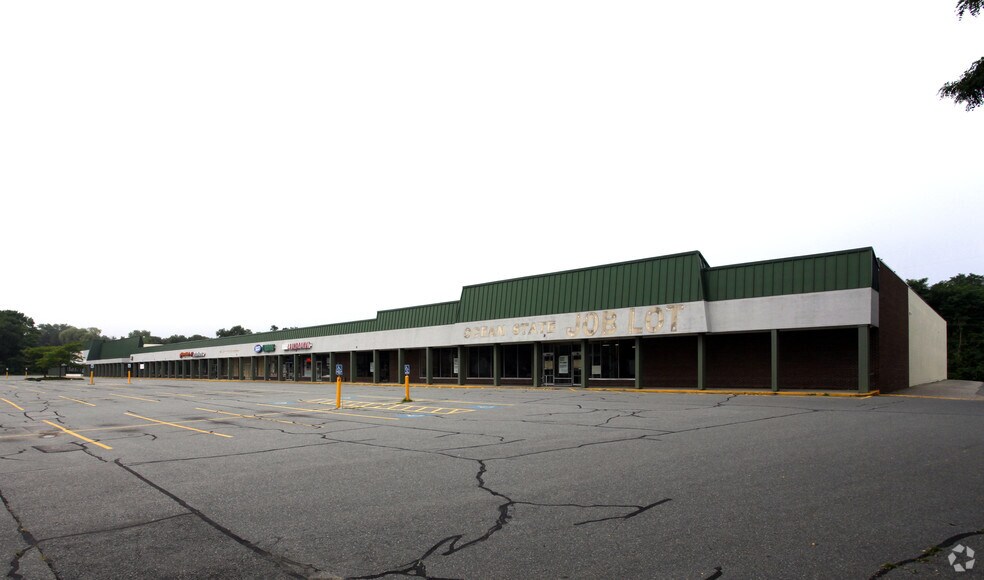 More Photos Of 601-607 Metacom Ave, Warren Unknown For Lease