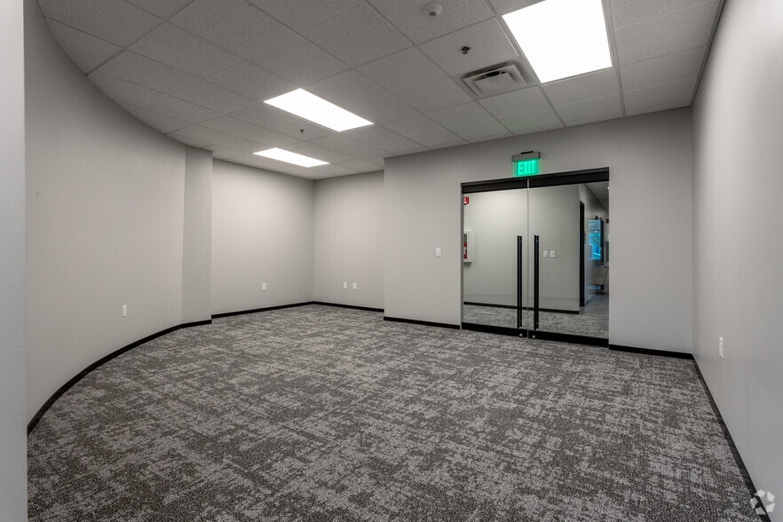 More Photos Of 579 Executive Campus Dr, Westerville Office For Lease